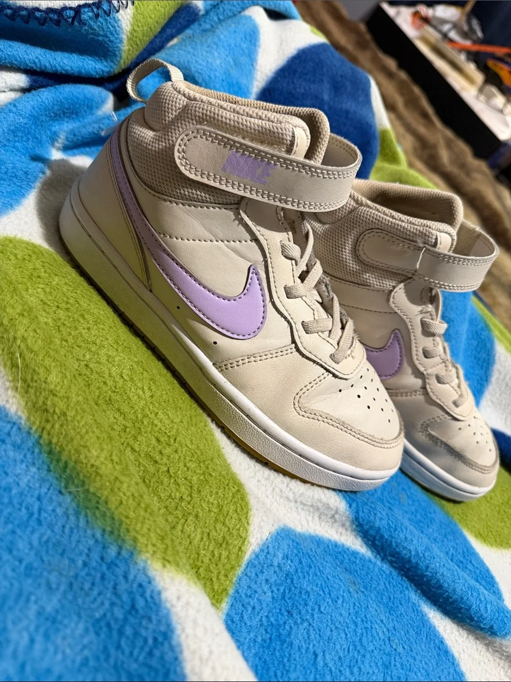 Nike Kids High-Top Sneakers Beige with Light Purple Swoosh